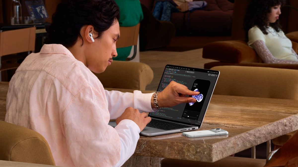 MacBook Pro PROLED XDR - Direct Multi-Touch Interaction